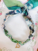 Load image into Gallery viewer, Twilly Necklace- Green Fields